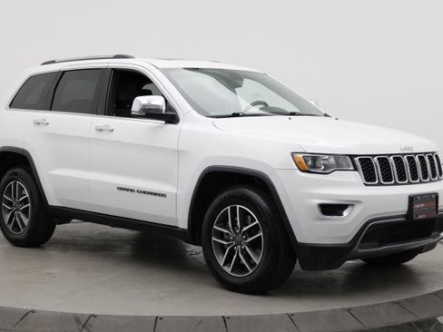 Used 2021 Jeep Grand Cherokee Limited w/ Trailer Tow Group IV AWD/4WD image 3