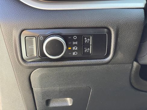 Used 2023 Ford Explorer XLT AWD/4WD image 11