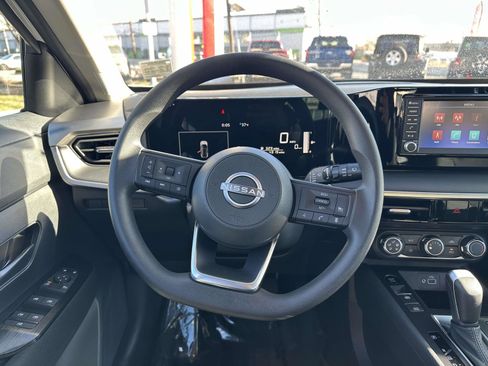 Used 2025 Nissan Kicks S image 10