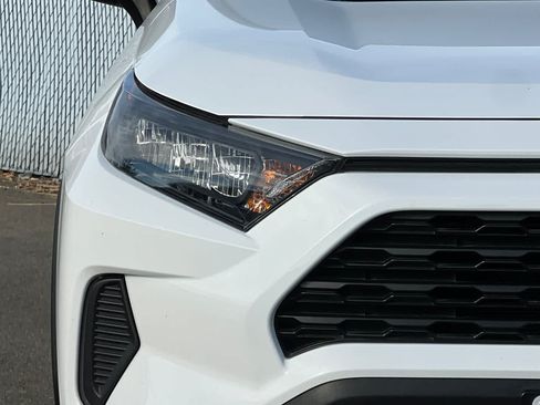 Used 2022 Toyota RAV4 LE AWD/4WD image 17