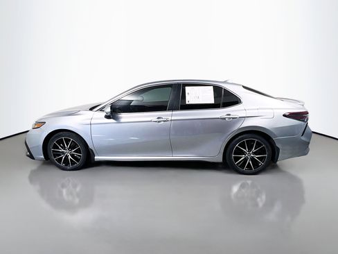 Used 2024 Toyota Camry SE image 9