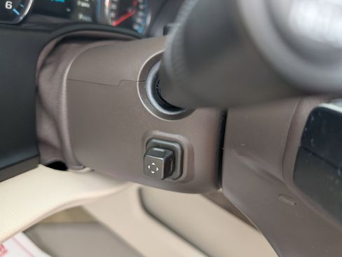 Used 2018 GMC Yukon Denali w/ Denali Ultimate Package image 16