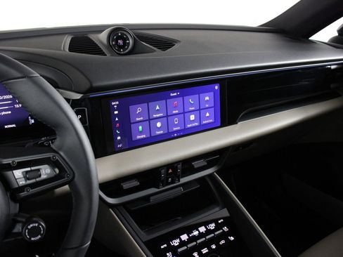 Certified 2025 Porsche Macan 4 Electric image 13