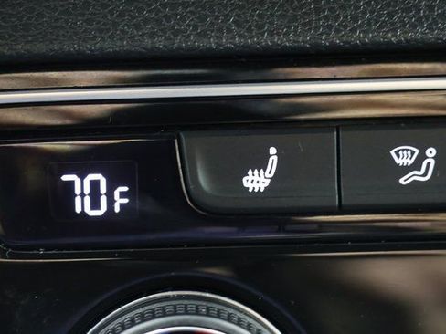 Used 2022 Volkswagen Atlas Cross Sport SE image 15