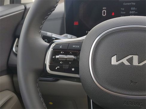 New 2026 Kia Carnival EX image 21