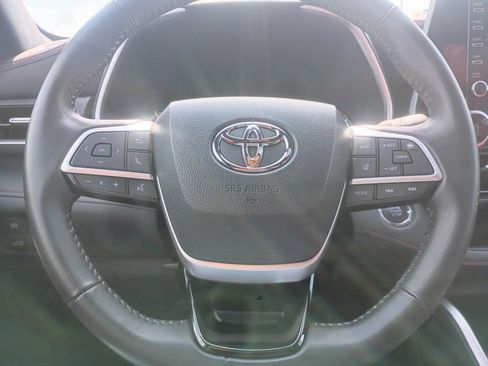 Used 2022 Toyota Highlander XSE AWD/4WD image 25