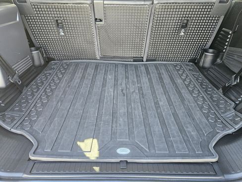 Used 2020 Land Rover Defender 110 First Edition image 32