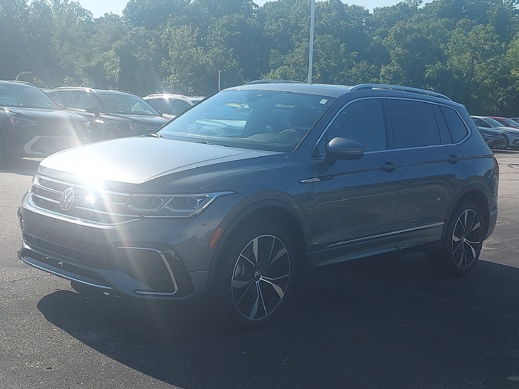 Used 2023 Volkswagen Tiguan SEL R-Line AWD/4WD image 3
