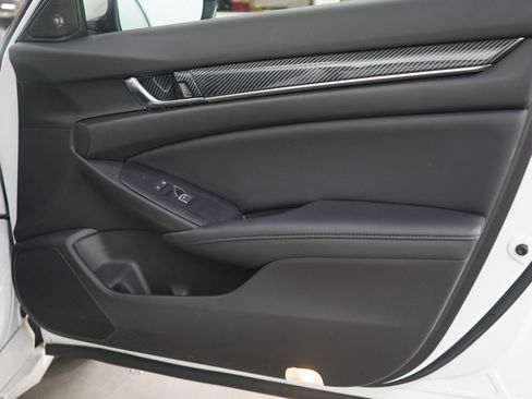 Used 2022 Honda Accord Touring image 9