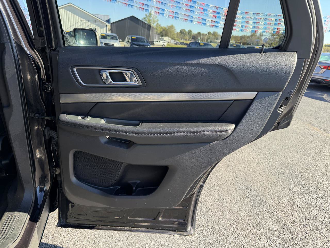 Used 2019 Ford Explorer XLT w/ Equipment Group 201A AWD/4WD image 21
