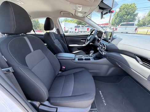 Used 2025 Nissan Sentra SV FWD image 23