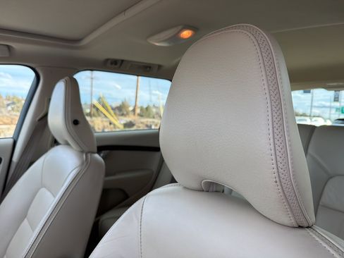 Used 2013 Volvo XC70 T6 image 15