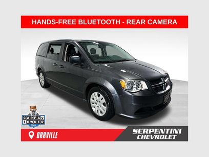 Used 2018 Dodge Grand Caravan SE w/ UConnect Hands-Free Group