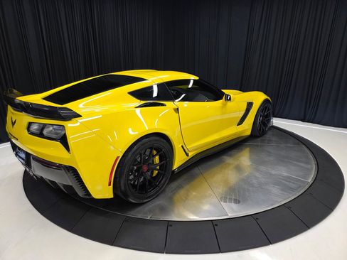 Used 2016 Chevrolet Corvette Z06 w/ 3LZ Preferred Equipment Group image 13