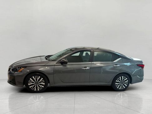 Used 2025 Nissan Altima 2.5 SV image 5