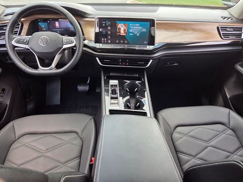 Used 2025 Volkswagen Atlas SE FWD image 13
