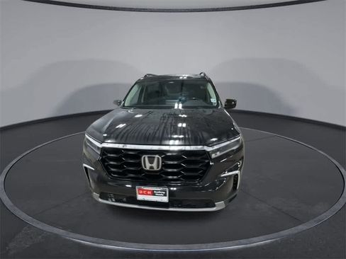 Used 2024 Honda Pilot Touring image 3