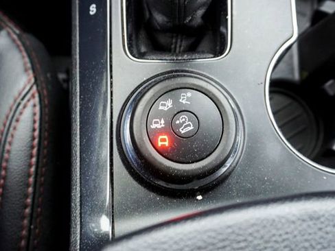 Used 2018 Ford Explorer XLT w/ XLT Appearance Package image 22