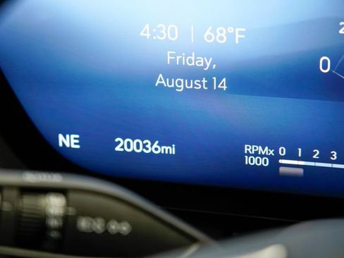 Used 2025 Buick Enclave Preferred FWD image 5