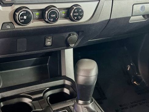 Used 2017 Toyota Tacoma SR image 11