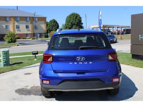 Used 2024 Hyundai Venue Limited image 4