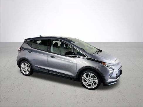 Used 2023 Chevrolet Bolt LT FWD image 4