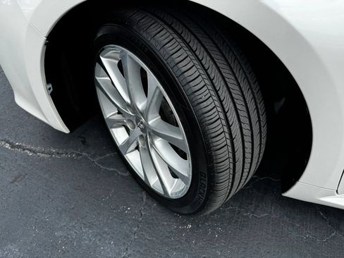 Used 2013 Toyota Avalon Limited w/ Technology Pkg FWD image 39