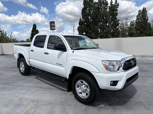 Used 2015 Toyota Tacoma PreRunner w/ SR5 Package image 43