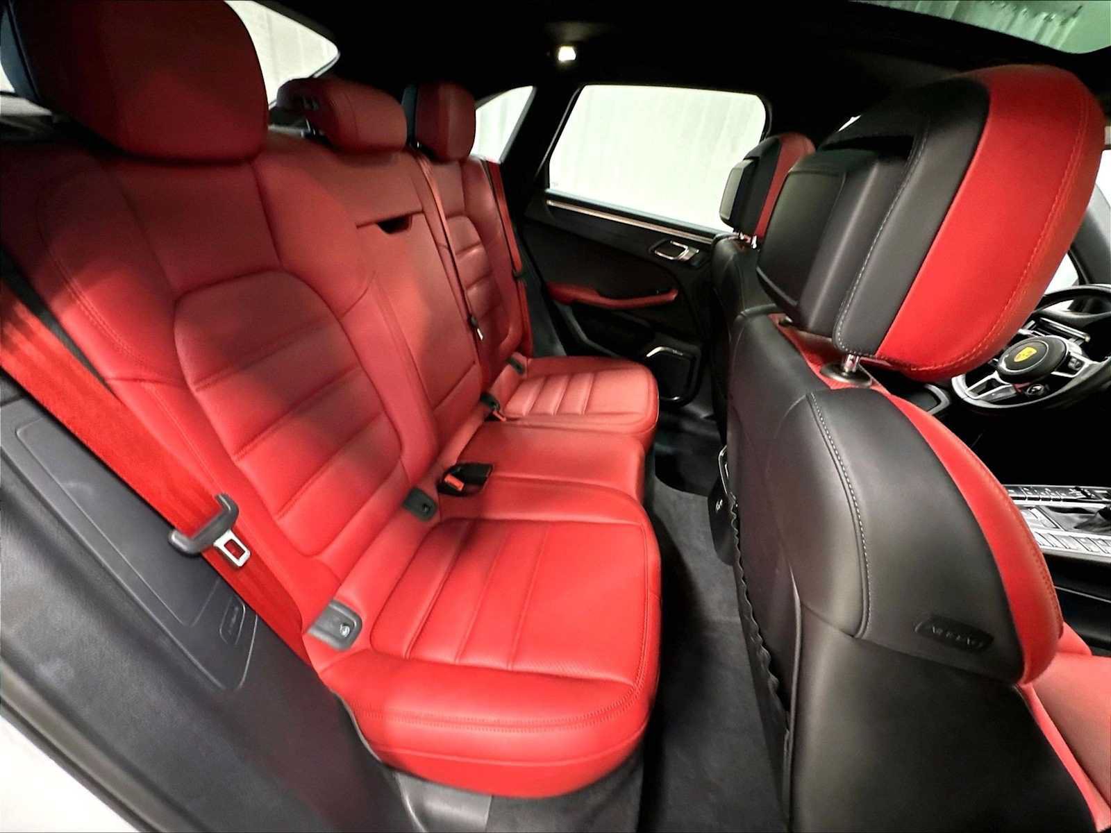 Used 2021 Porsche Macan GTS AWD/4WD image 32