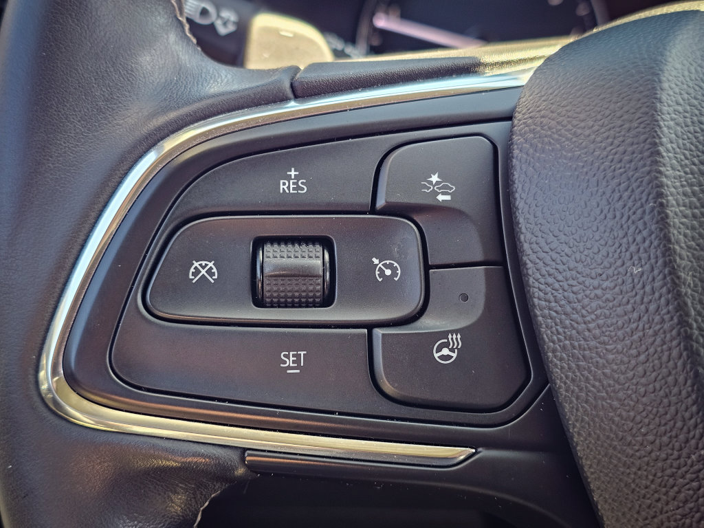 Used 2022 Buick Envision Essence w/ Safety Package FWD image 22