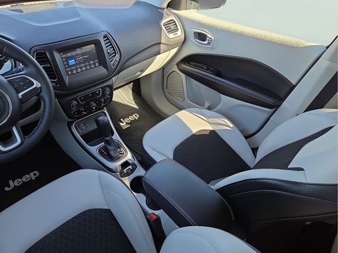 Used 2018 Jeep Compass Latitude w/ Popular Equipment Group image 12