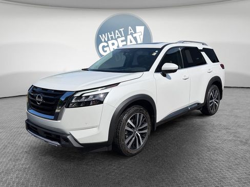 Used 2025 Nissan Pathfinder Platinum AWD/4WD image 8