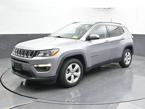Used 2018 Jeep Compass Latitude w/ Popular Equipment Group FWD image 8