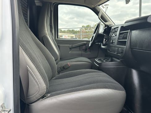 Used 2023 GMC Savana 2500 w/ Driver Convenience Package image 16