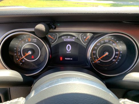 Used 2020 Jeep Gladiator Sport w/ Quick Order Package 24S AWD/4WD image 23