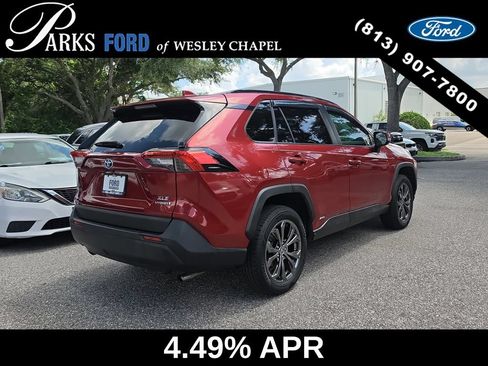 Used 2022 Toyota RAV4 XLE Premium AWD/4WD image 4