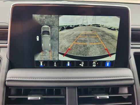 Used 2024 Chevrolet Suburban Z71 w/ Luxury Package image 17