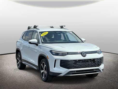 Used 2025 Volkswagen Tiguan SE AWD/4WD image 6