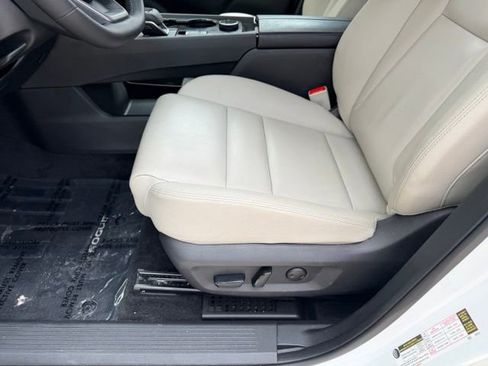 Used 2025 Nissan Rogue SL AWD/4WD image 18