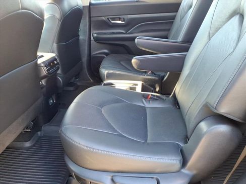 Used 2024 Toyota Grand Highlander Platinum image 17