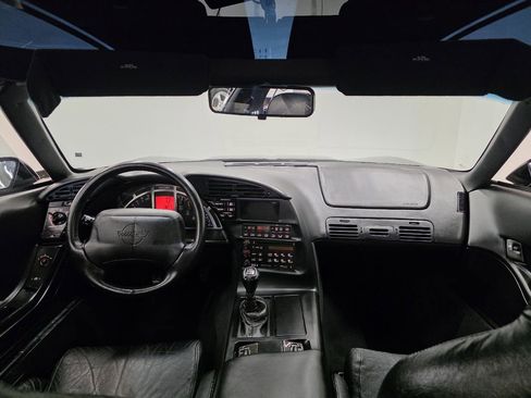 Used 1995 Chevrolet Corvette Coupe RWD image 4