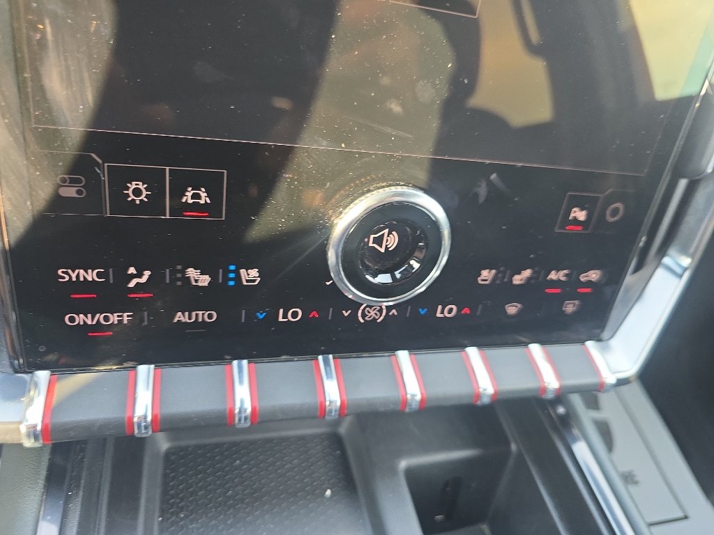 Used 2024 GMC Acadia AT4 w/ Luxury Package AWD/4WD image 22
