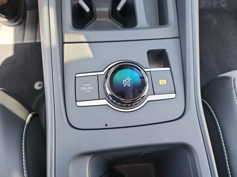 Certified 2025 Volkswagen Tiguan SE FWD image 30