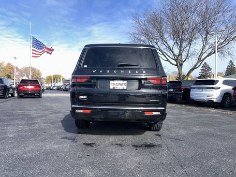 Used 2023 Jeep Wagoneer L Series II image 6