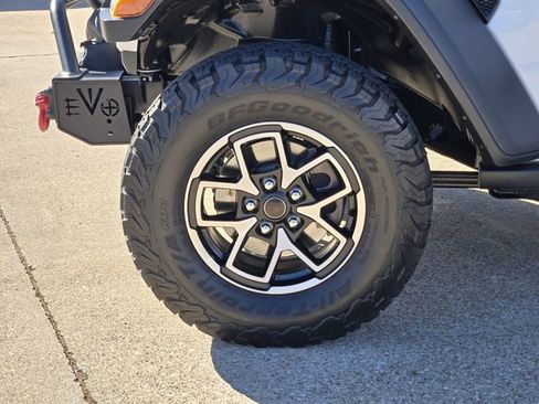 Used 2024 Jeep Wrangler Rubicon image 10