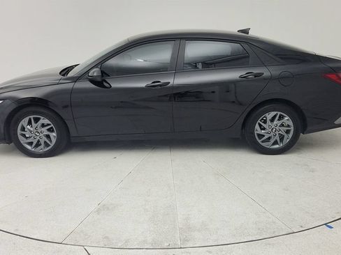 Used 2024 Hyundai Elantra SEL FWD image 4