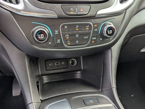 Used 2024 Chevrolet Equinox LT FWD image 8