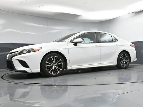 Used 2019 Toyota Camry SE image 20