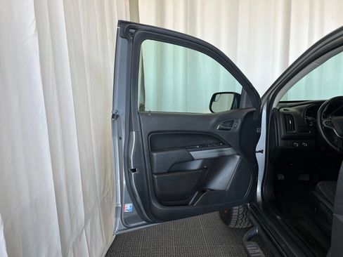 Used 2022 Chevrolet Colorado LT w/ Redline Special Edition AWD/4WD image 16