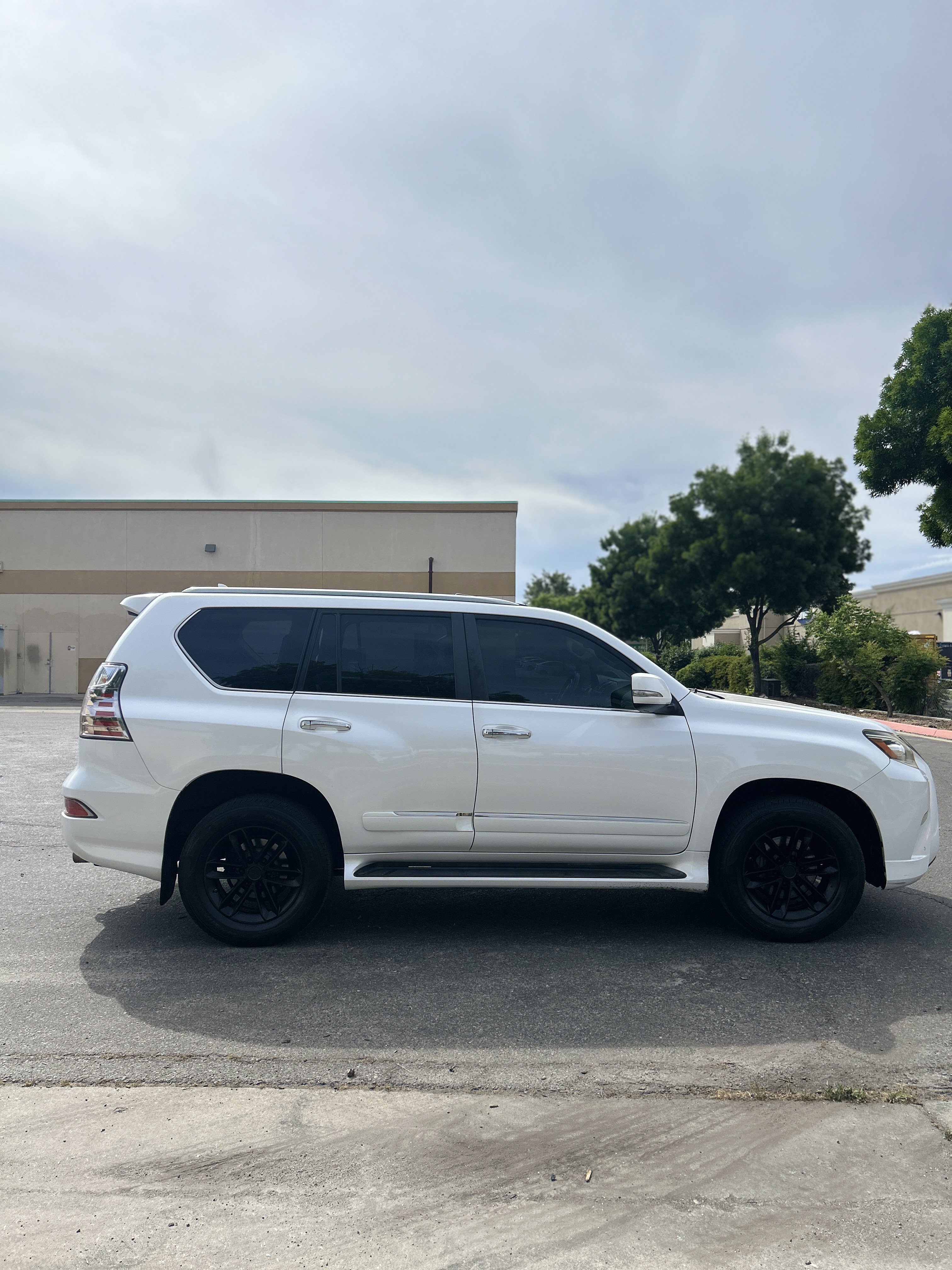 Used 2014 Lexus GX 460 Luxury AWD/4WD image 5